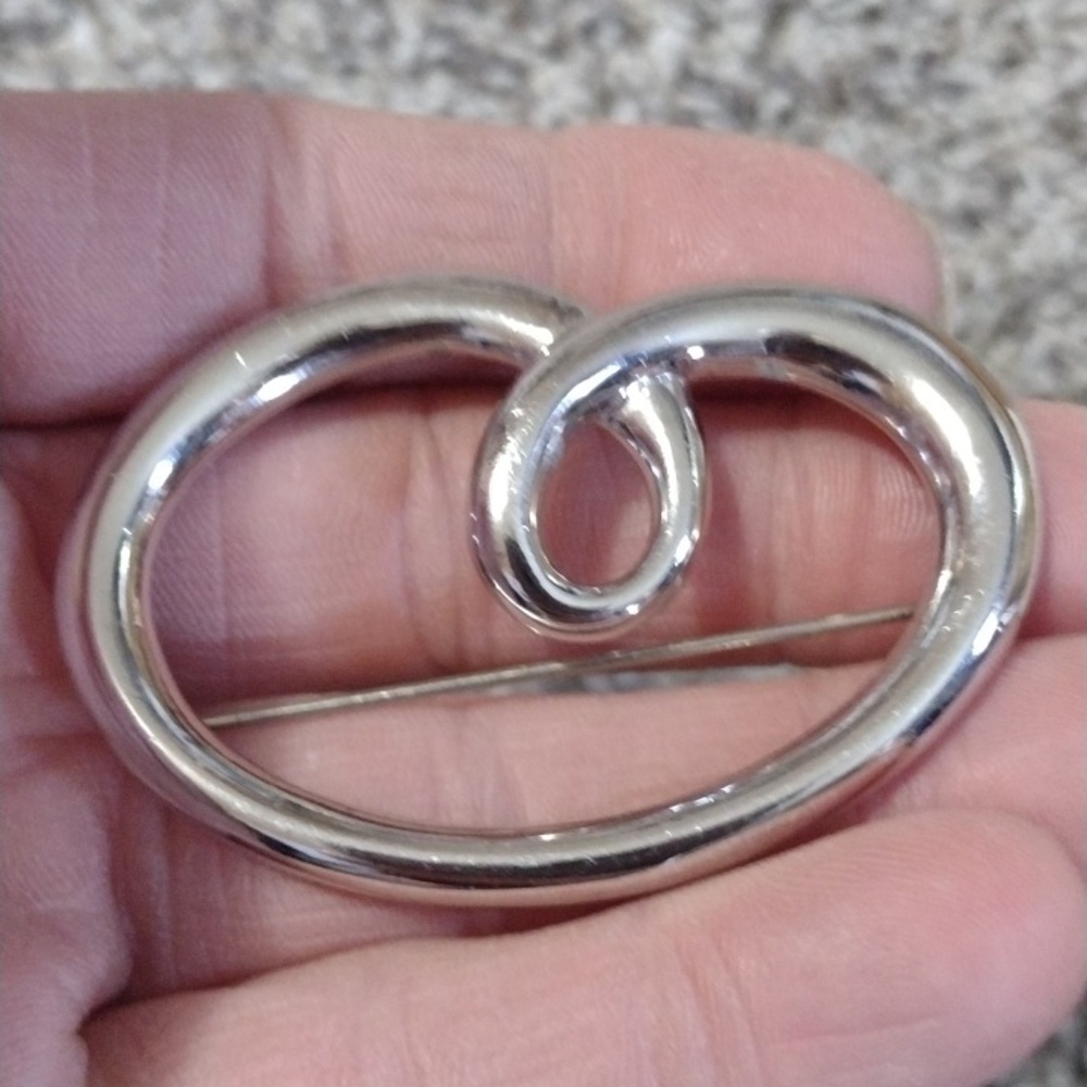 MONET VINTAGE SILVER-TONE SWIRLED HEART 2.3" BROOCH